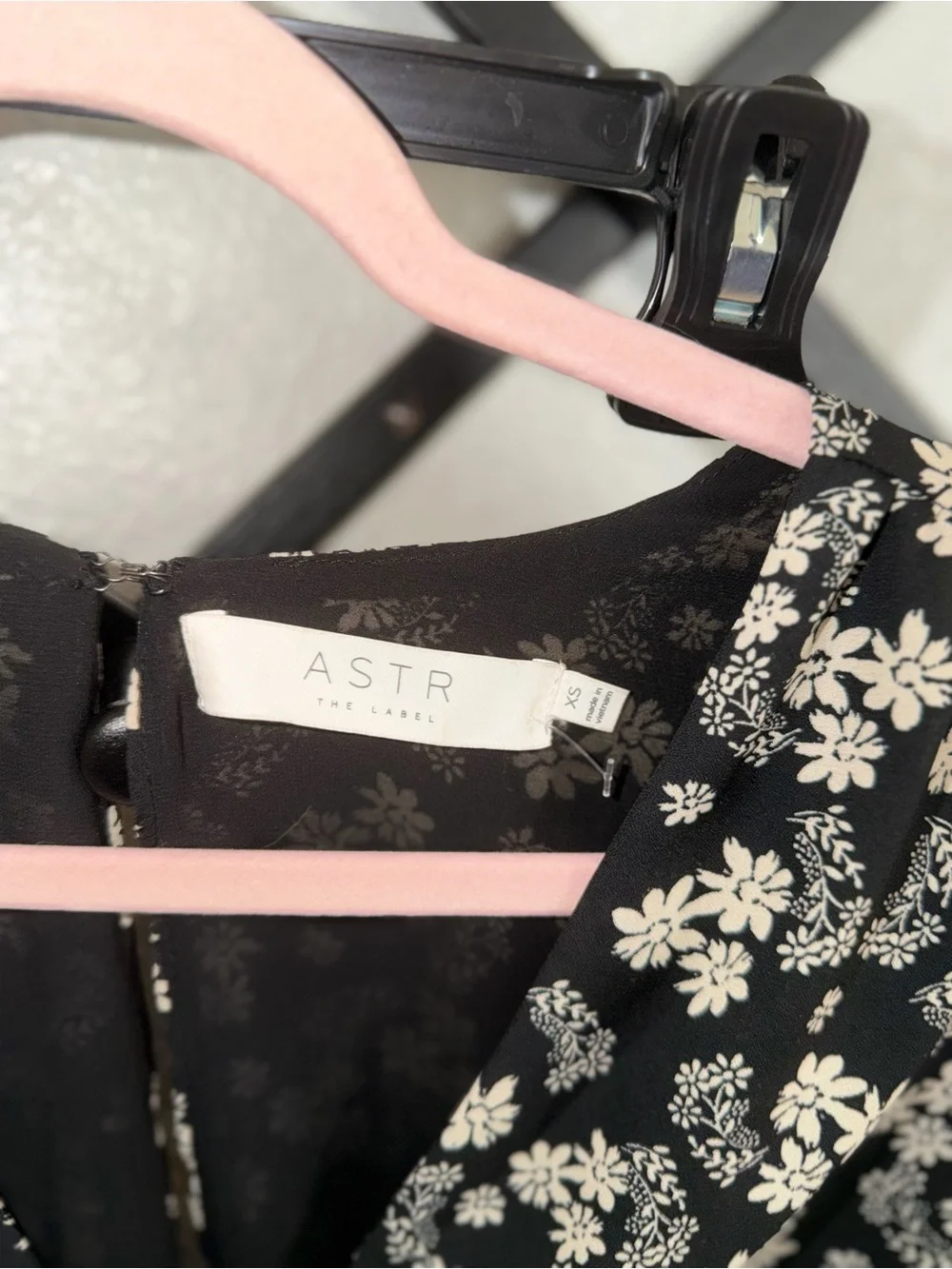 ASTR The Label Black Floral Ruched Peplum Blouse Long Sleeve V-Neck Women’s XS
